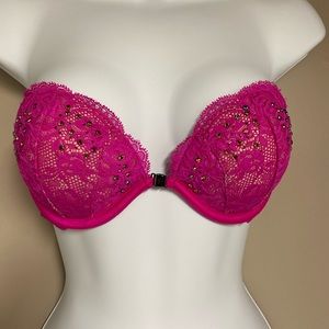 Victoria’s Secret Padded Strapless Bra NWOT 32B- perfect for Valentine’s Day